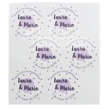 Personalisierte Namensaufkleber mit Punkten.