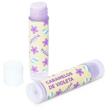 Aufkleber für selbstgemachte Lippenstifte aus violetten Bonbons.
