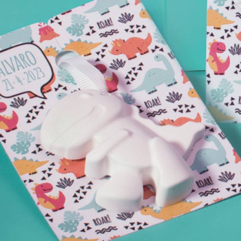 Geschenk-Bastelset mit duftenden Keramik-Dinosauriern. Kinderleicht! Geschenk-Bastelset mit duftenden Keramik-Dinosauriern. Kinderleicht!