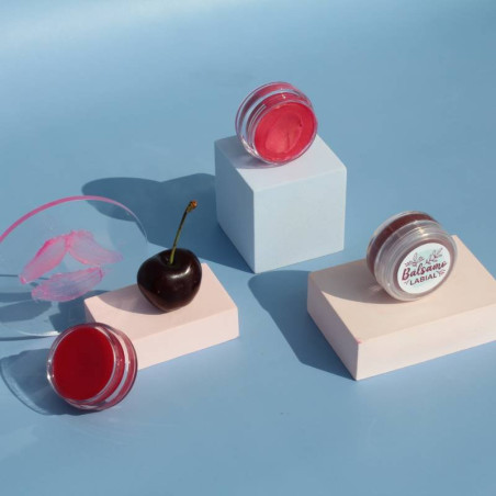 Set zur Herstellung von selbstgemachtem Lippenbalsam. Materialien und Anleitung