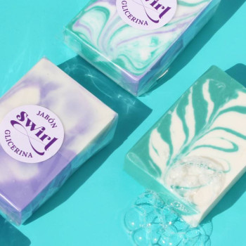Kit na výrobu swirl mydla – biely základ, materiály a návod | Gran Velada Kit na výrobu swirl mydla – biely základ, materiály a návod | Gran Velada