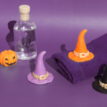 Besenhut-Schablone für Halloween-Basteleien.