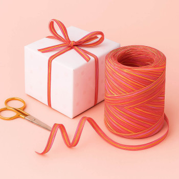 Rosa, rote und orangefarbene dreifarbige Bast. Online-Verkauf. Rosa, rote und orangefarbene dreifarbige Bast. Online-Verkauf.