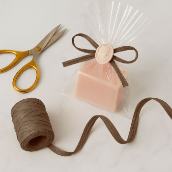 Schokoladenbraunes Bastband. Online-Verkauf.