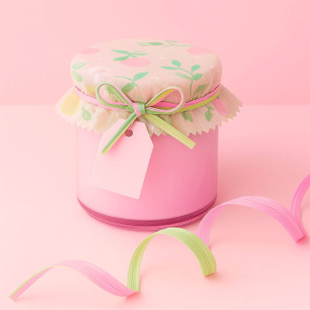 Rosa zweifarbiges Bast- und Pistazienband. Toller Abend