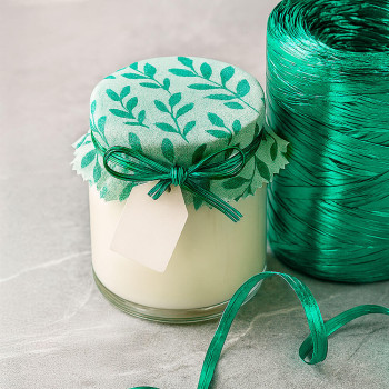 Metallisches smaragdgrünes Bastband. Online-Verkauf.