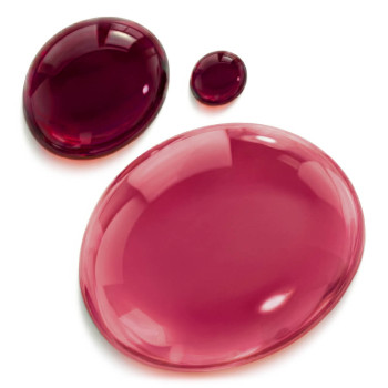 Granatfarbener Flüssigfarbstoff zur Herstellung von Glycerinseifen.