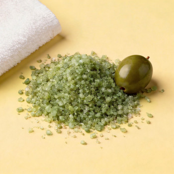 Olivgrüner Flüssigfarbstoff zur Herstellung von Glycerinseife.