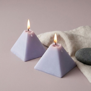 2 kleine Pyramiden Silikon 4,5x4,5 cm Form zur Herstelung von Kerzen.