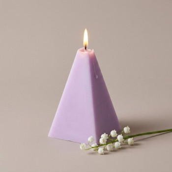 Pyramide Silikonform zur Herstellung von Kerzen.