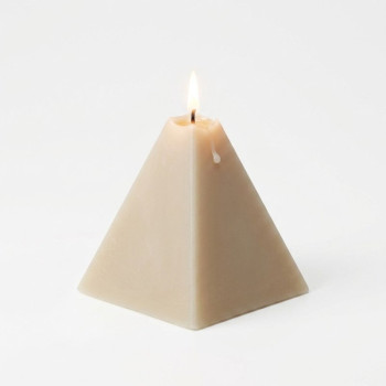 Pyramide Silikonform zur Herstellung von Kerzen.