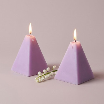 Pyramide Silikonform zur Herstellung von Kerzen.
