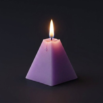 Pyramide Silikonform zur Herstellung von Kerzen.