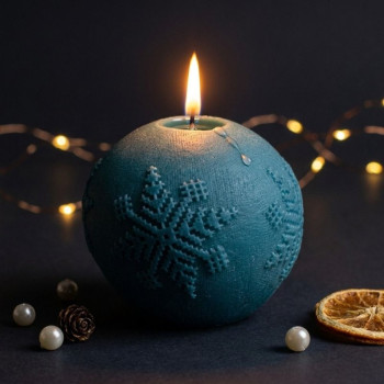 Seifenform, gestrickte Weihnachtskugel.
