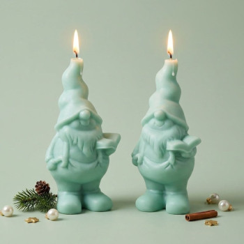 Silikonform Elf mit Buch zum Herstellen von Weihnachtskerzen.