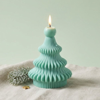 Weihnachtsbaumform „Winter“ mit Kugel zum Kerzenmachen.