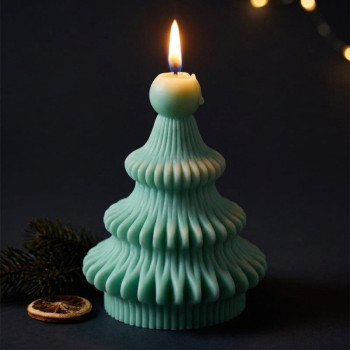 Weihnachtsbaumform „Winter“ mit Kugel zum Kerzenmachen.