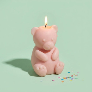 Silikonform mit sitzendem Teddybär zum Herstellen von selbstgemachten Kerzen.