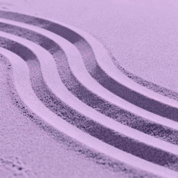 Feiner, zart violetter Sand für Dekorationen und Kunsthandwerk.