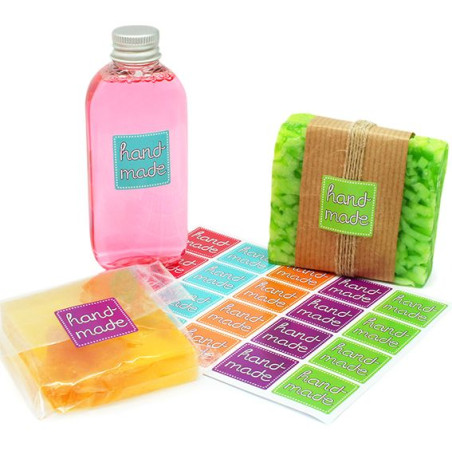 Mehrfarbige handgemachte Aufkleber für Verpackungen.